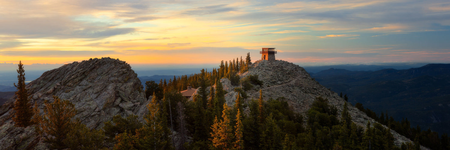 A picture of a Fire Lookout hike near Denver at sunrise in Evergreen.