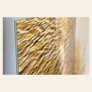 A closeup of the acrylic finish of Lars Gesing's artwork.