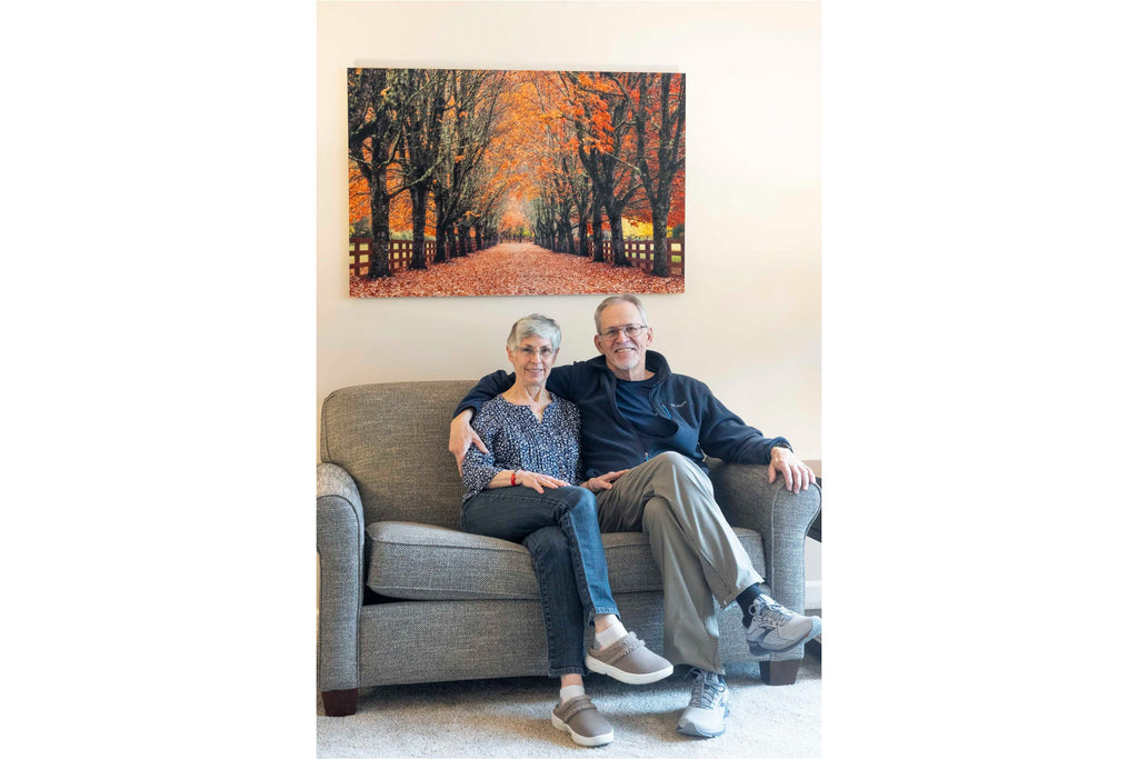 Happy collectors with their new photography artwork | Lars Gesing Fine Art | Fall Wall Art